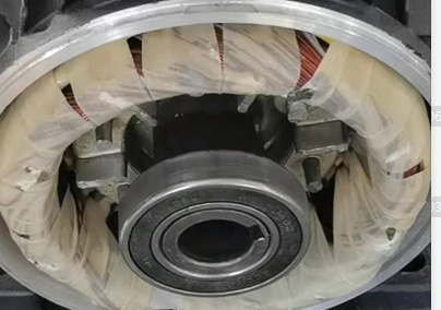 Động cơ trục rỗng 7KW với AR Interpump cho m&aacute;y sạch thương mại 3